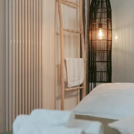 Laguna Bed & Breakfast 3*